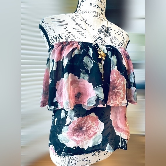 Must Have Women’s Small Floral Off-Shoulder Smocked Top • Ruffle Sleeve • EGUC - Picture 4 of 11